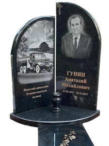 Памятник из гранита в Кореновске